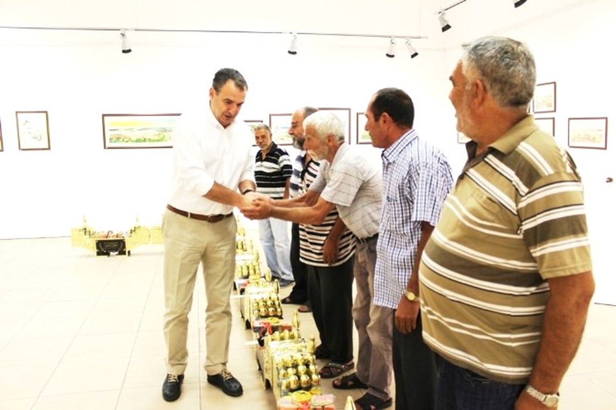 Ayvalık\'ta Ayakkabı Boyacıları Yeni Sandıklarına Kavuştu