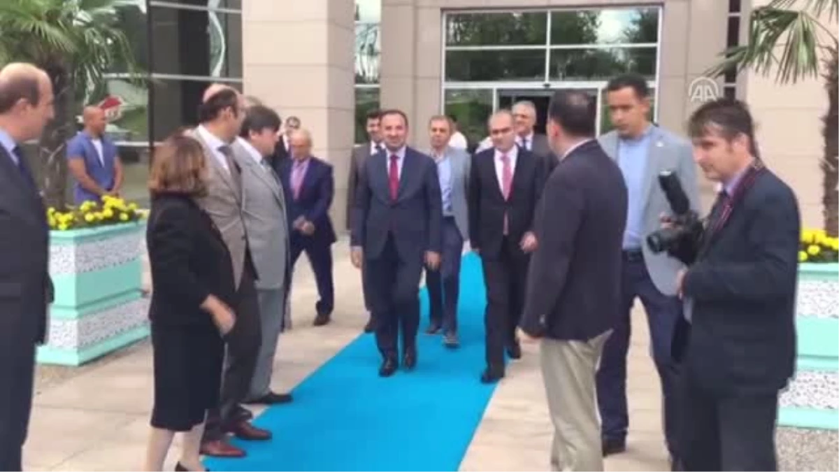 Bakan Bozdağ, İstanbul Adliyesi\'nden Ayrıldı