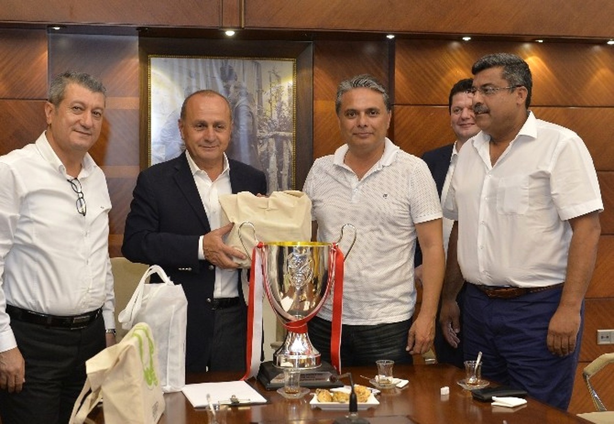 Başkan Uysal, Kadıköy Belediyesi\'ni Ziyaret Etti