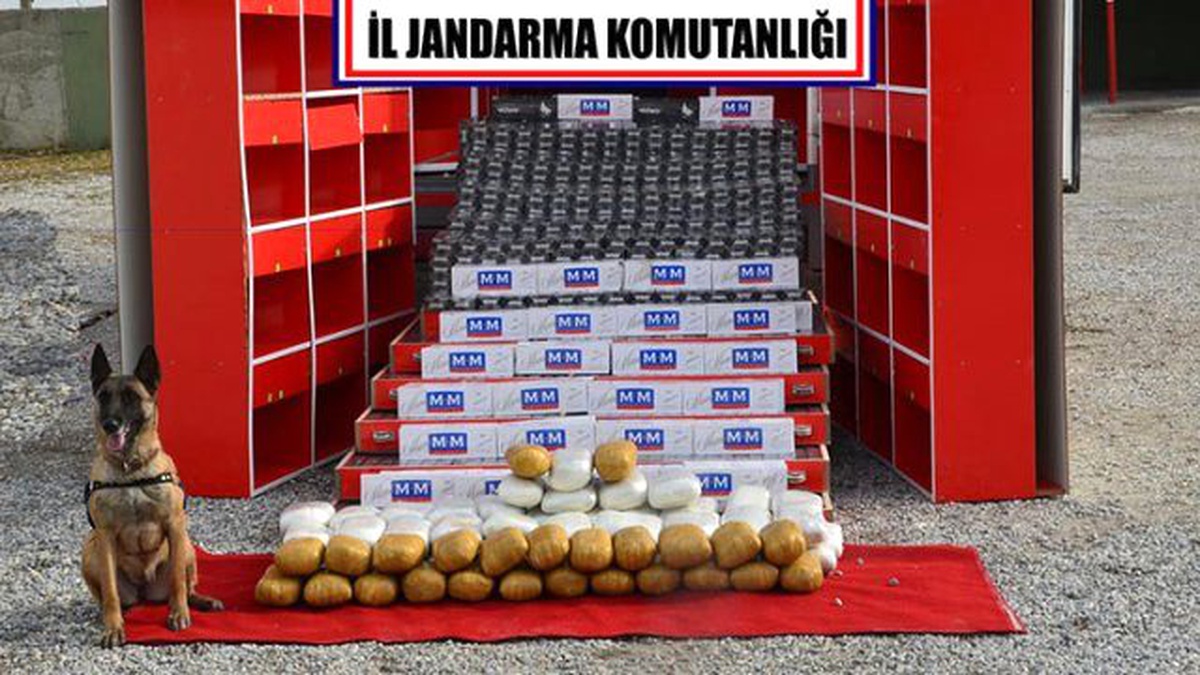 Batman\'da Kaçak Sigara İle Esrar Maddesi Ele Geçirildi
