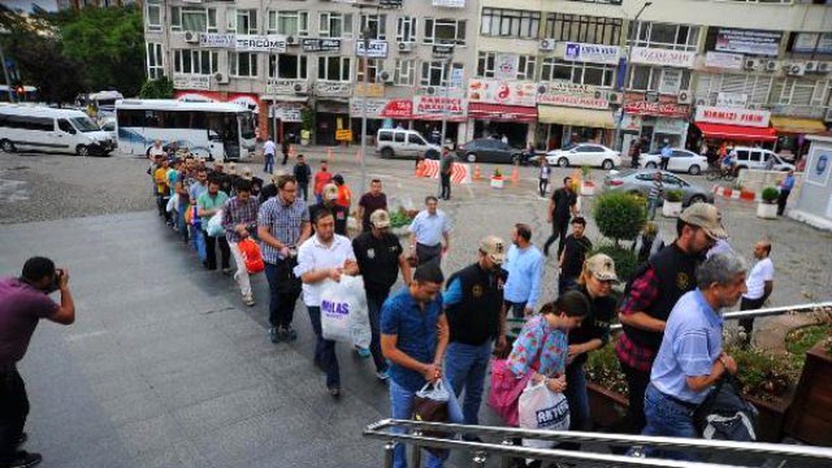 Bursa\'daki Fetö Operasyonunda 13 Adliye Personeli Tutuklandı