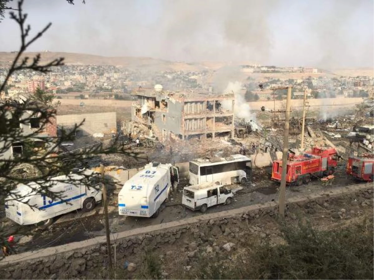 Cizre\'de Polise Bomba Yüklü Araçla Saldırı: Yaralılar Var (2)
