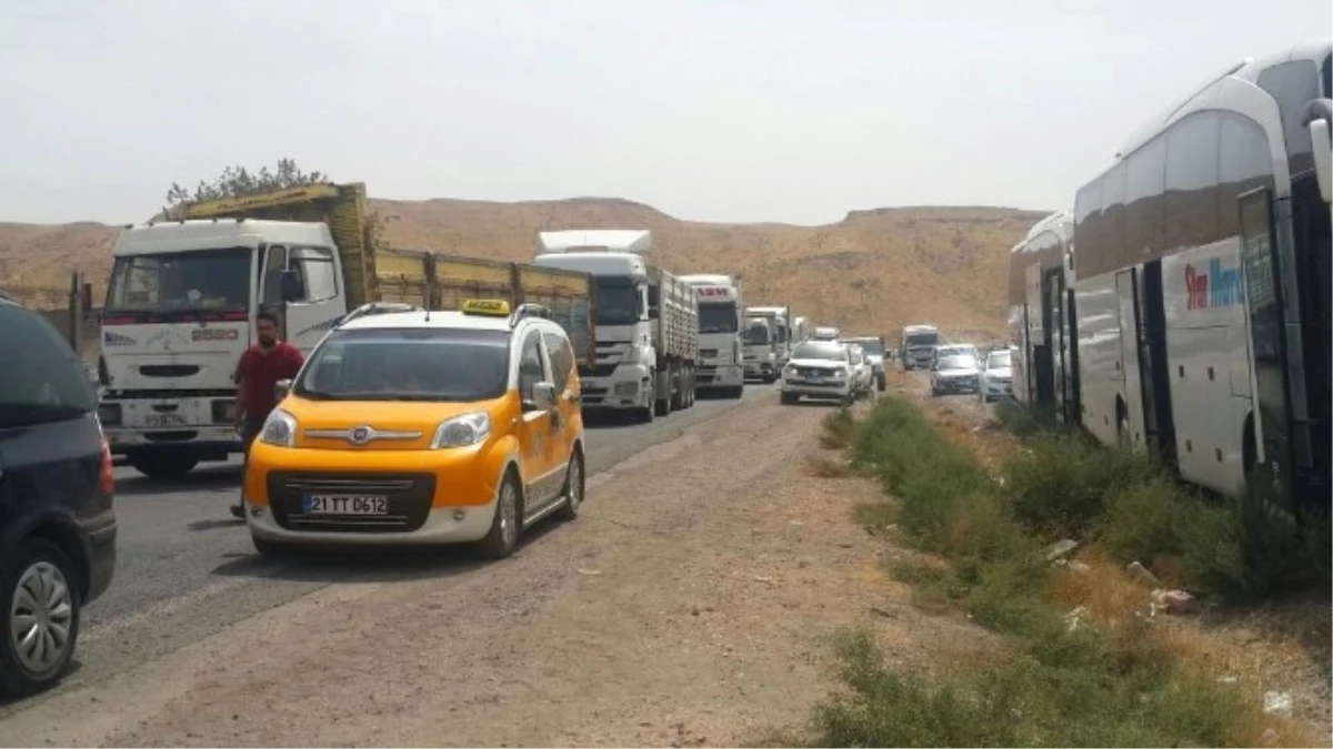 Cizre'de Terör Saldırısı Sonrasında Uzun Araç Kuyrukları Oluştu