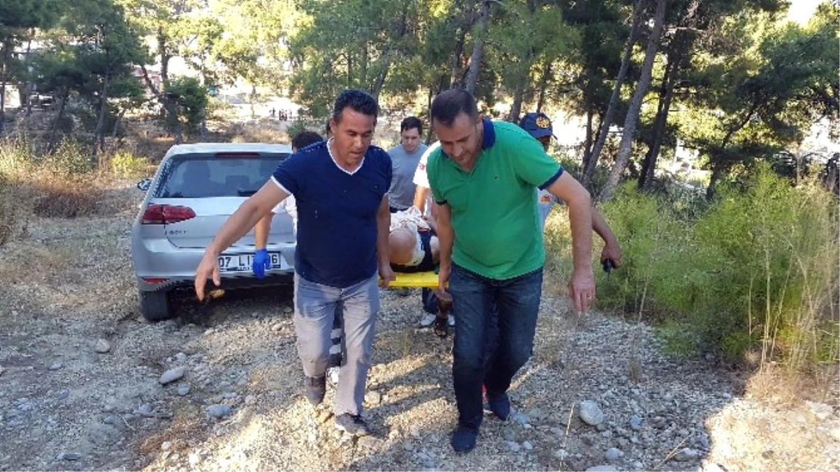 Dağlık Alanda Otomobiliyle Kaza Yapıp Mahsur Kalan Şahsı İtfaiye Kurtardı