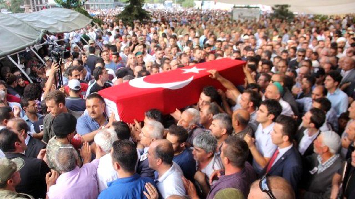 Kılıçdaroğlu\'nun Konvoyuna Saldırı