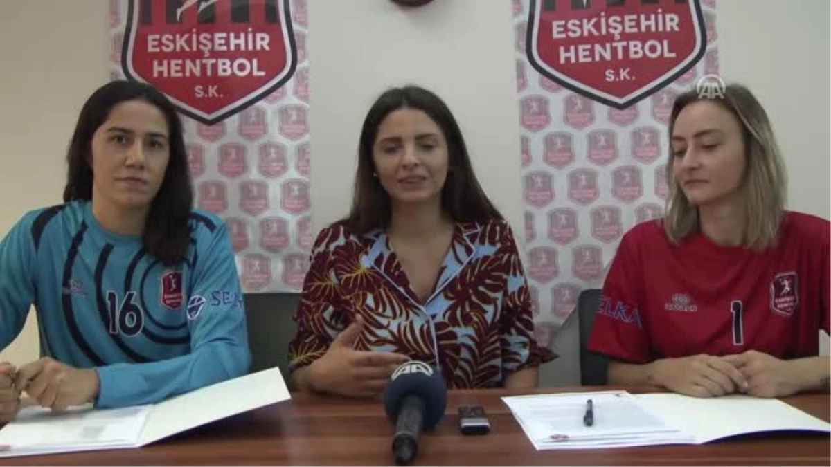 Eskişehir Hentbol, Kaleci Fatma Ay ve Esra Önal\'ı Kadrosuna Kattı - Eskişehir