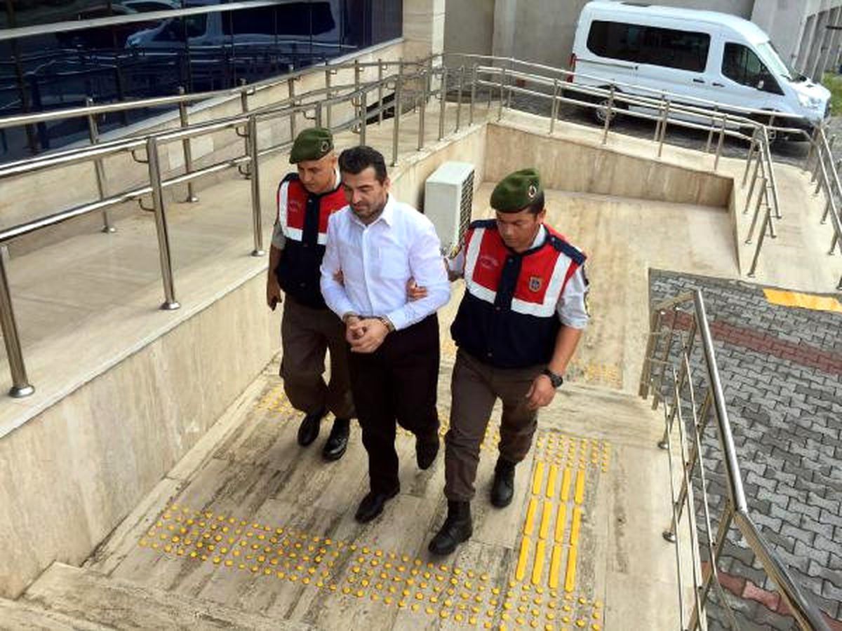 Fetö\'den Gözaltına Alınan Belediye Başkanı Adliyede