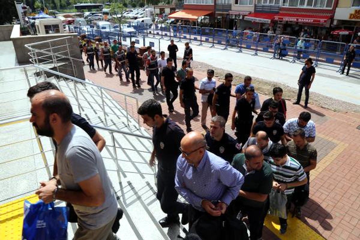 Fetö Şüphelisi 21 Akademisyen Adliyeye Sevk Edildi