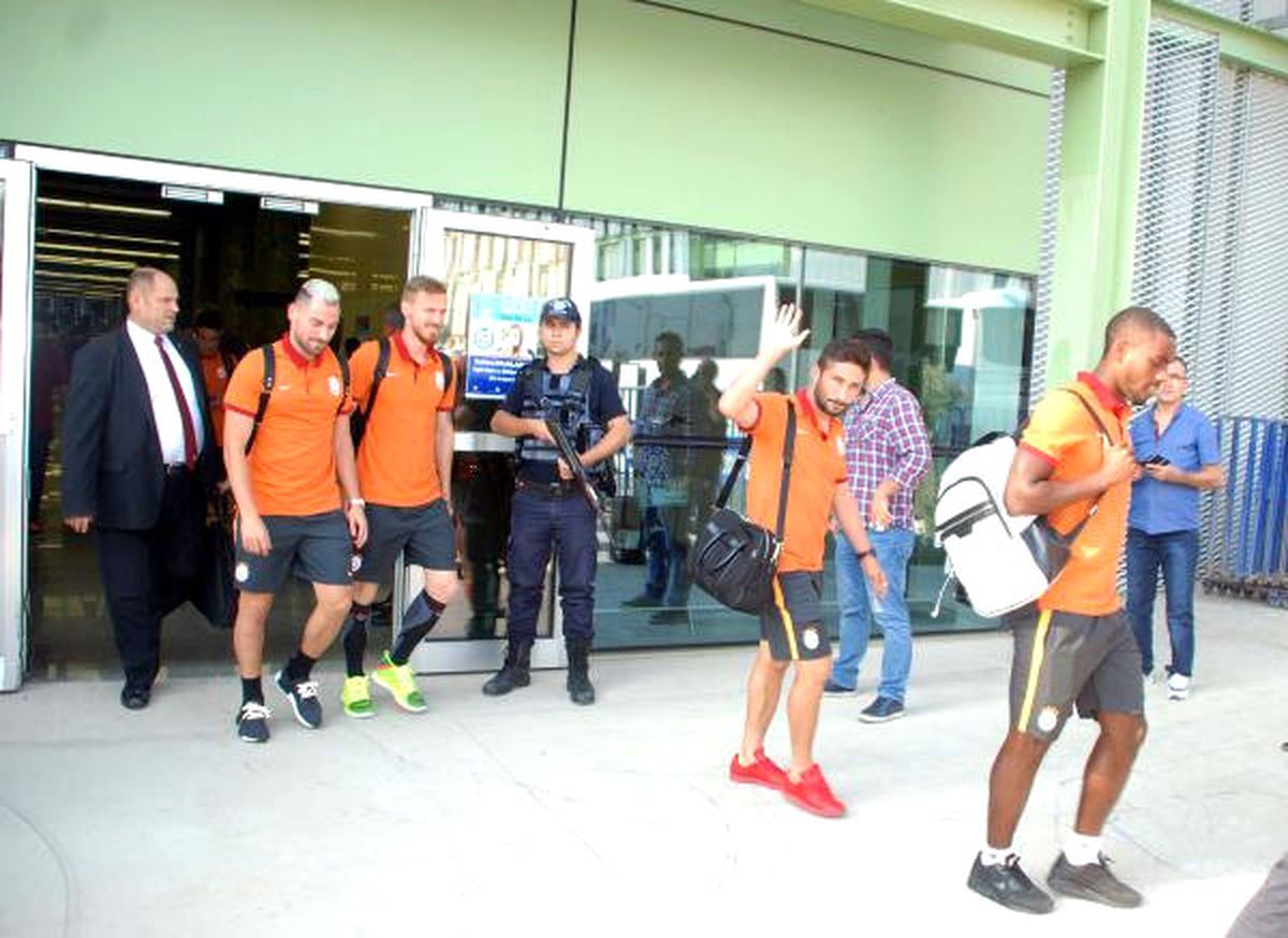 Galatasaray, İzmir\'e Geldi