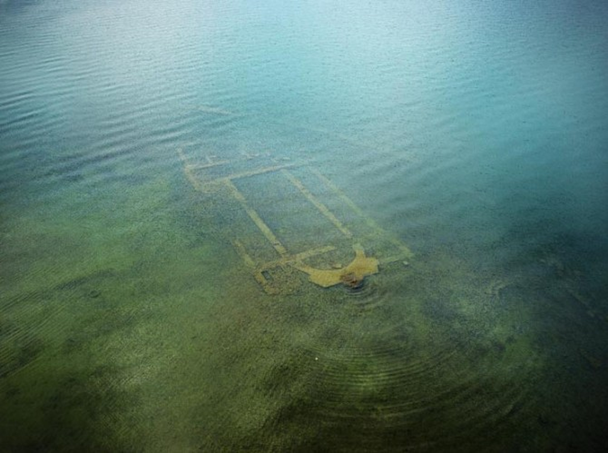 Göl Dibindeki Bazilikadan Sikkeler ve Altın Küpe Çıktı
