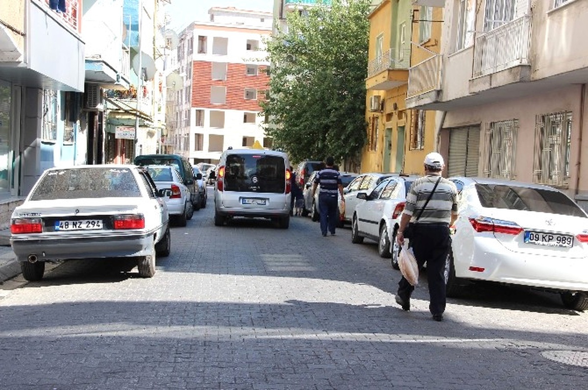Hatalı Parklar Yayalara Zor Anlar Yaşatıyor
