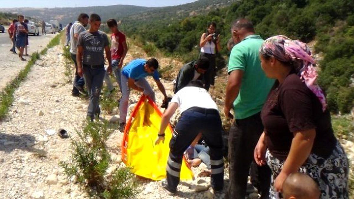 Hatay\'da Minibüs Şarampole Yuvarlandı: 8 Ölü, 18 Yaralı