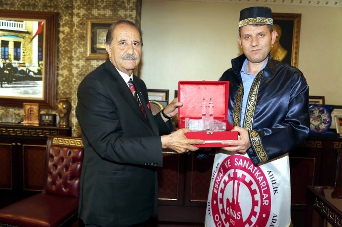 İl Özel İdaresi Genel Sekreteri Ayhan, Ahilik Onur Ödülünü Aldı