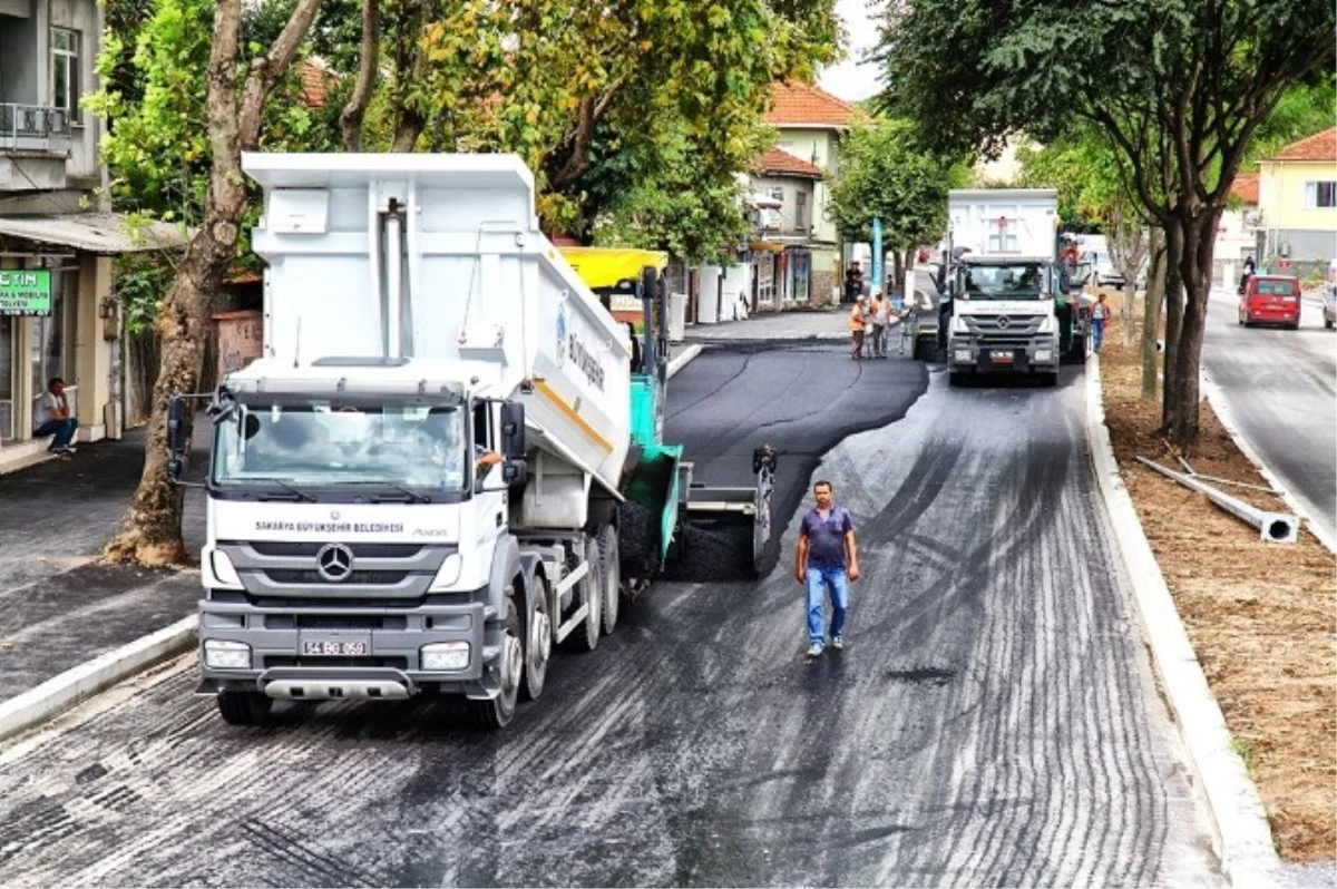 İnönü Caddesi\'nde Yenileme Sürüyor