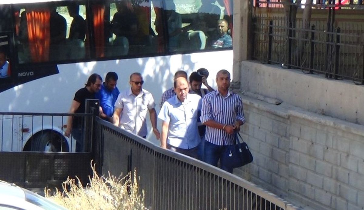 Karaman\'da Gözaltına Alınan 32 Emniyet Mensubu Adliyeye Sevk Edildi