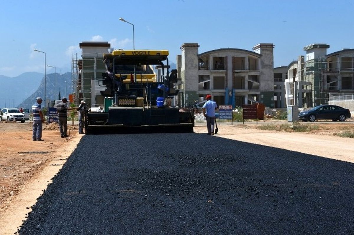 Konyaaltı Karamersin\'e Sıcak Asfalt