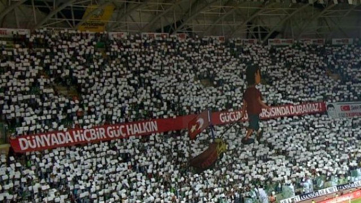 Konyaspor Taraftarından Anlamlı Koreografi