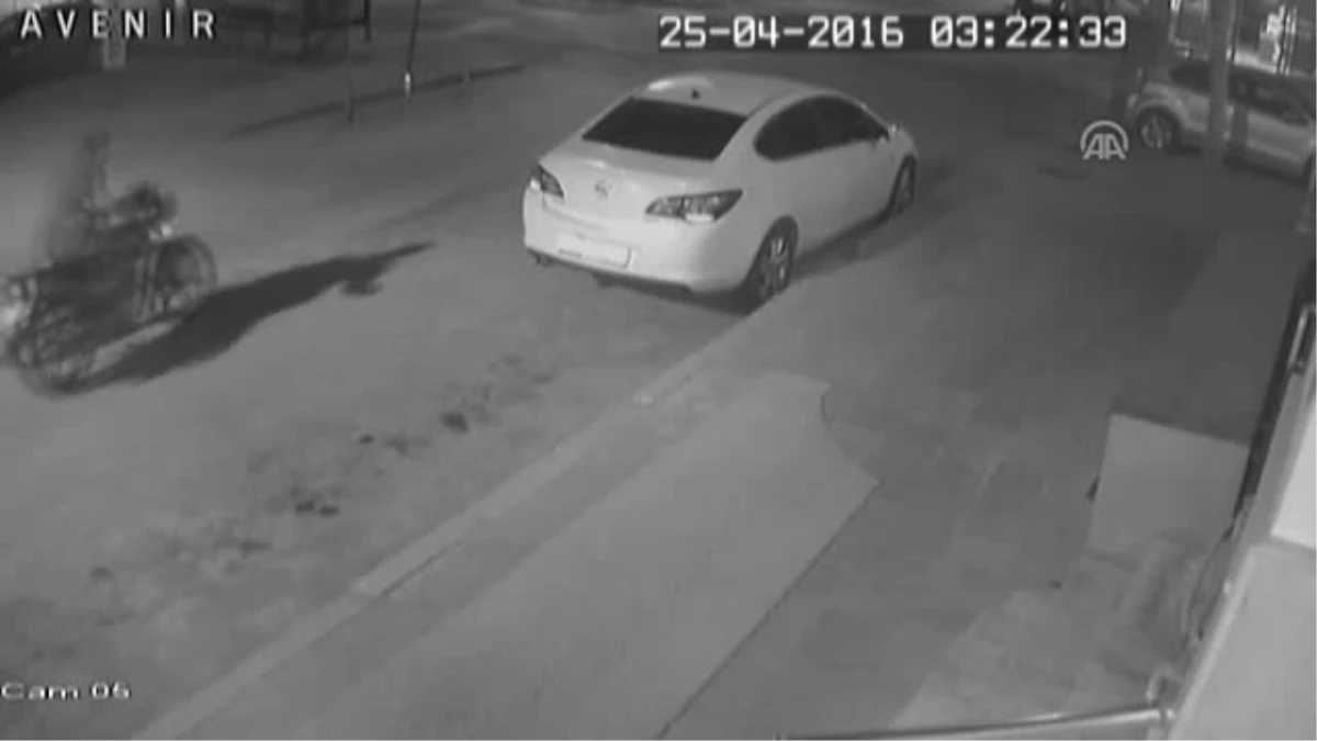 Motosiklet Hırsızlığı Güvenlik Kamerasına Yansıdı