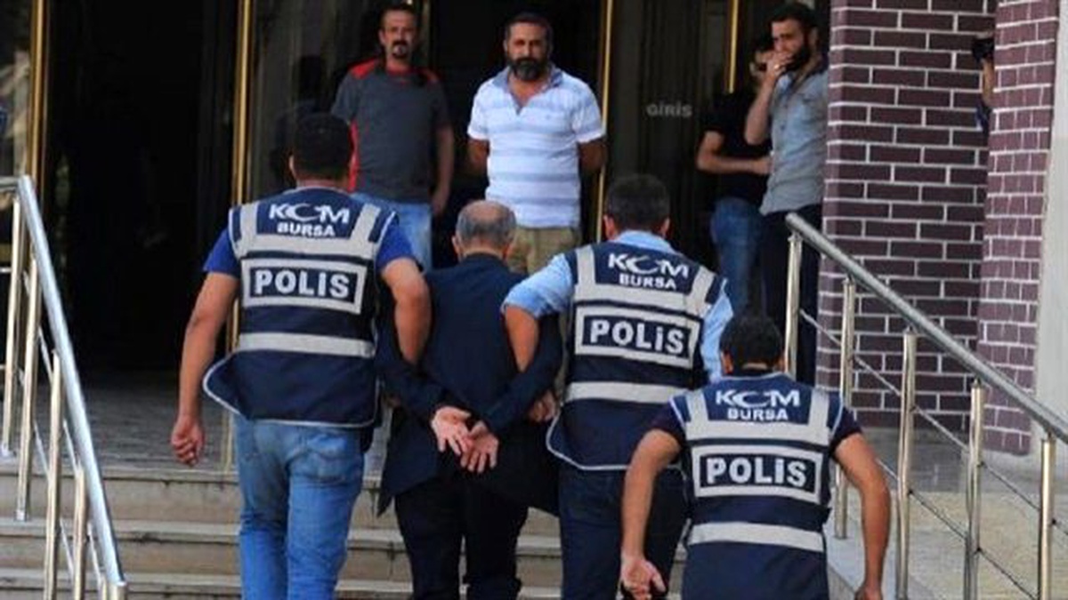 Mustafakemalpaşa\'da \'Fetö\' Üyesi 31 Kişi Tutuklandı