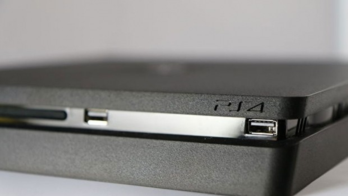 Playstation 4 Slim\'in Fiyatı Ne Olacak?