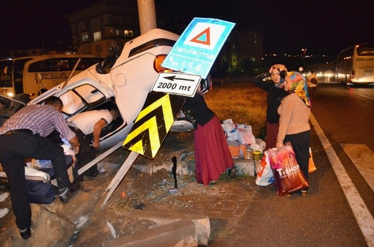 Şehit Cenazesine Giden Aile Trafik Kazası Geçirdi: 5 Yaralı