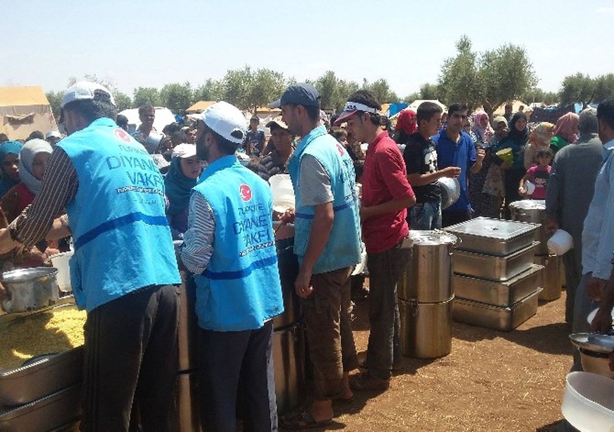 Sınır Ötesine 10 Bin Kişilik Sıcak Yemek ve 60 Bin Ekmek Gönderiliyor
