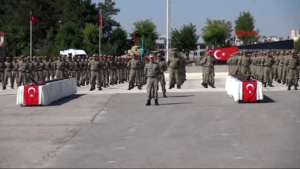 Sivas\'ta Temel Eğitimlerini Tamamlayan Erler Yemin Etti