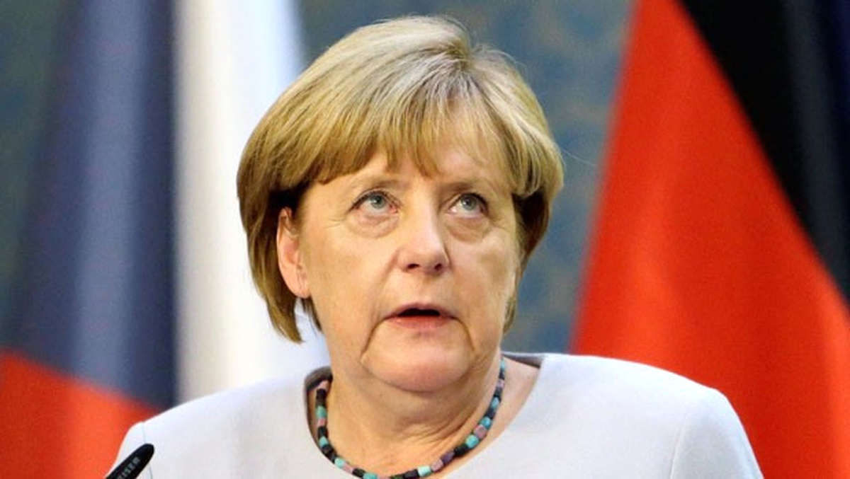 Şüpheli Araç, Merkel\'in Konvoyuna Girmeye Çalıştı