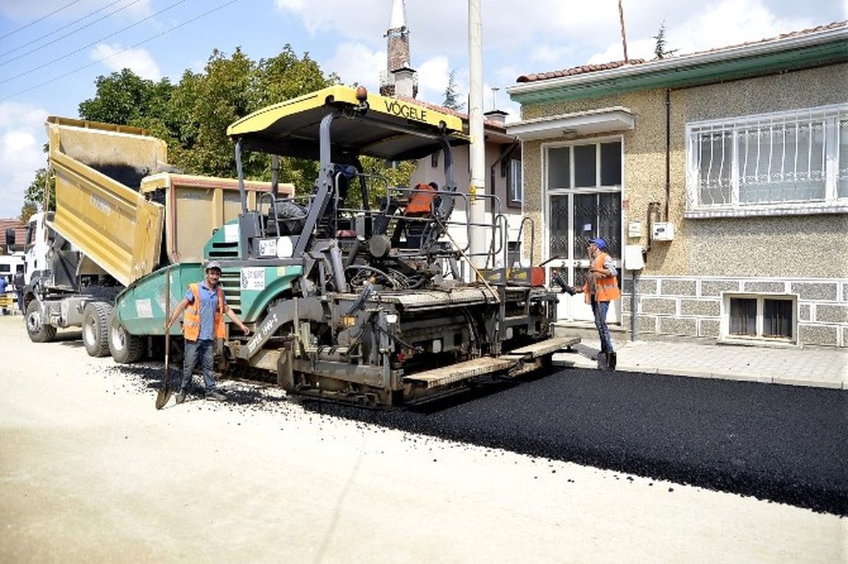 Tepebaşı Belediyesi, Zincirlikuyu\'da Yol ve Kaldırımları Yeniliyor