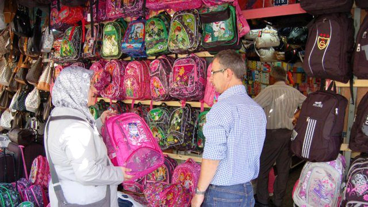 Minik Öğrencileri Okul, Ailelerini de Alışveriş Telaşı Sardı