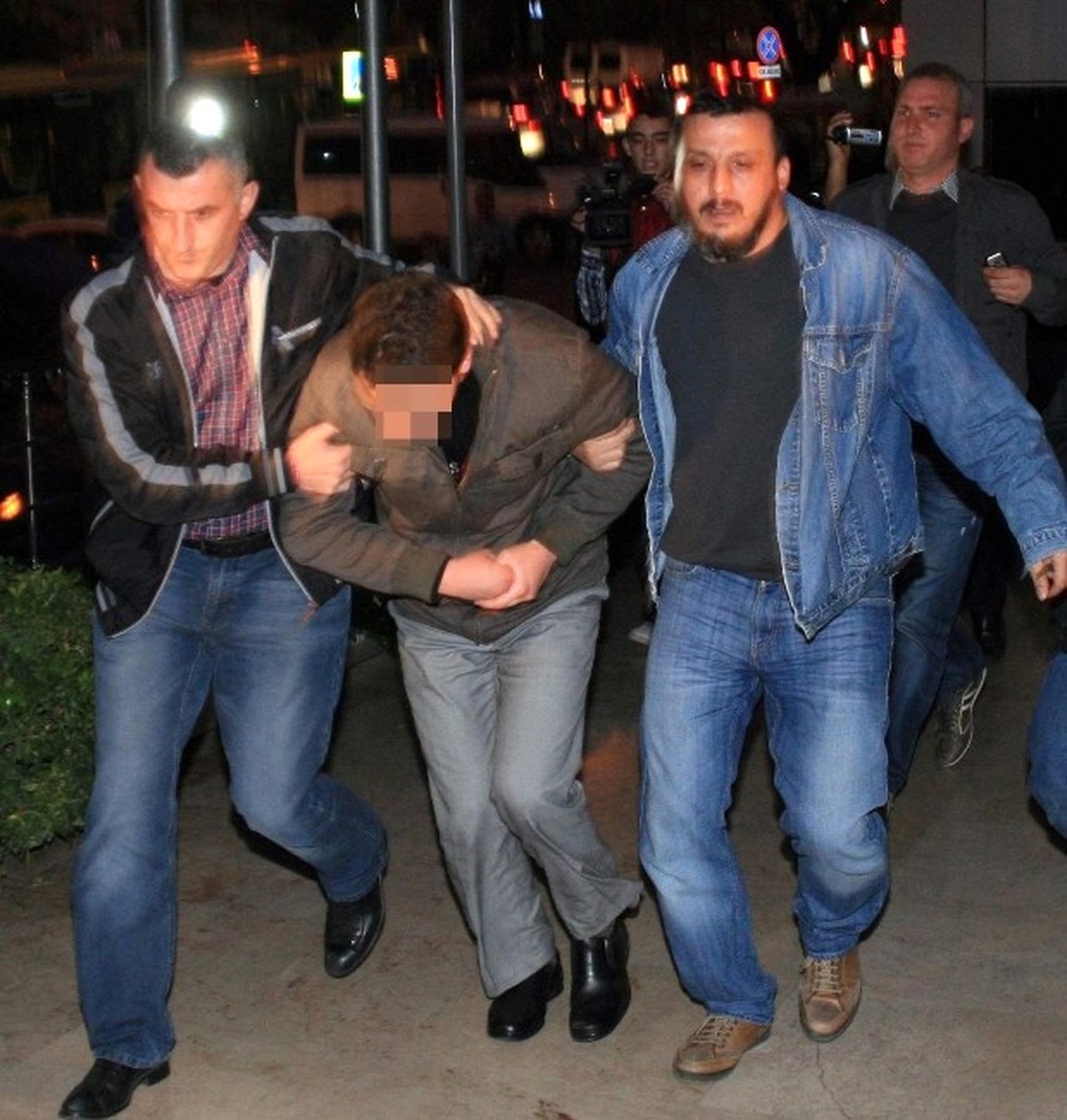 Yargıtay, Hademenin Boğazını Kesen Öğrenciye Verilen Cezayı Az Buldu
