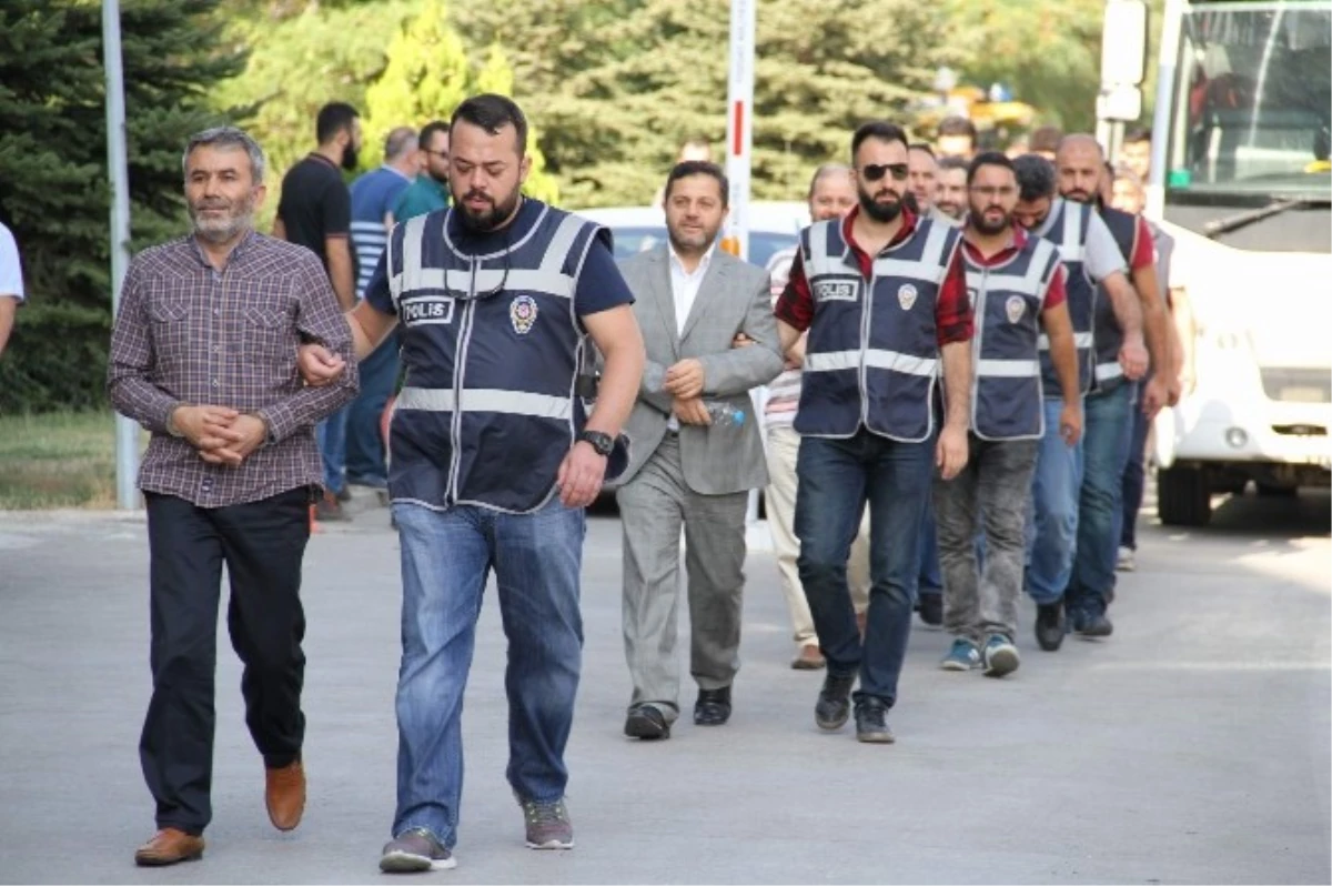Yozgat\'ta Fetö Üyesi 24 Kişi Tutuklandı