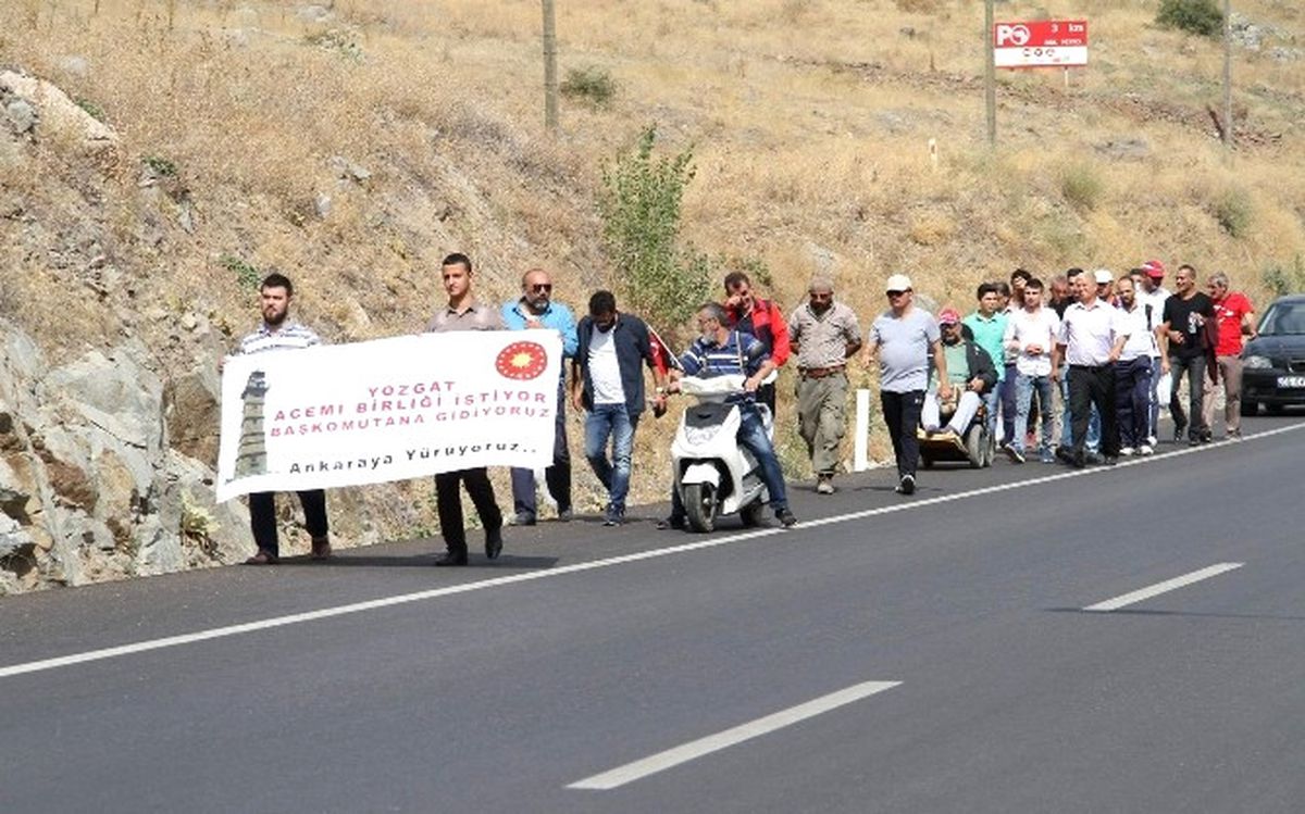 Yozgatlılar, Cumhurbaşkanı Erdoğan\'dan Acemi Birliği İstemek İçin Yaya Olarak Yola Çıktı