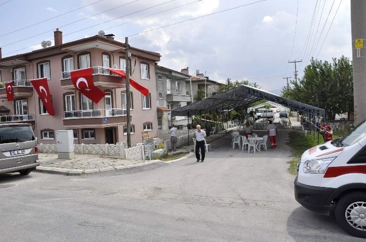 Afyonkarahisar\'da Şehit Evinde Acılı Bekleyiş Devam Ediyor