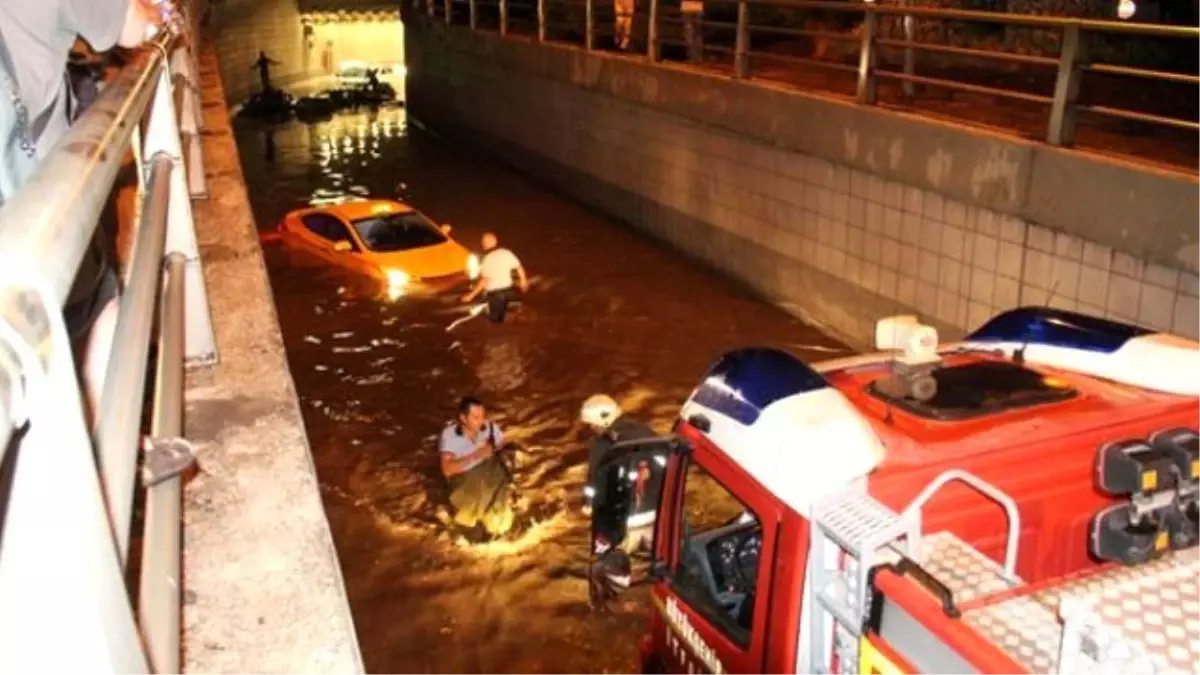 Ankara'da Şiddetli Yağış Alt Geçitler Göle Döndü