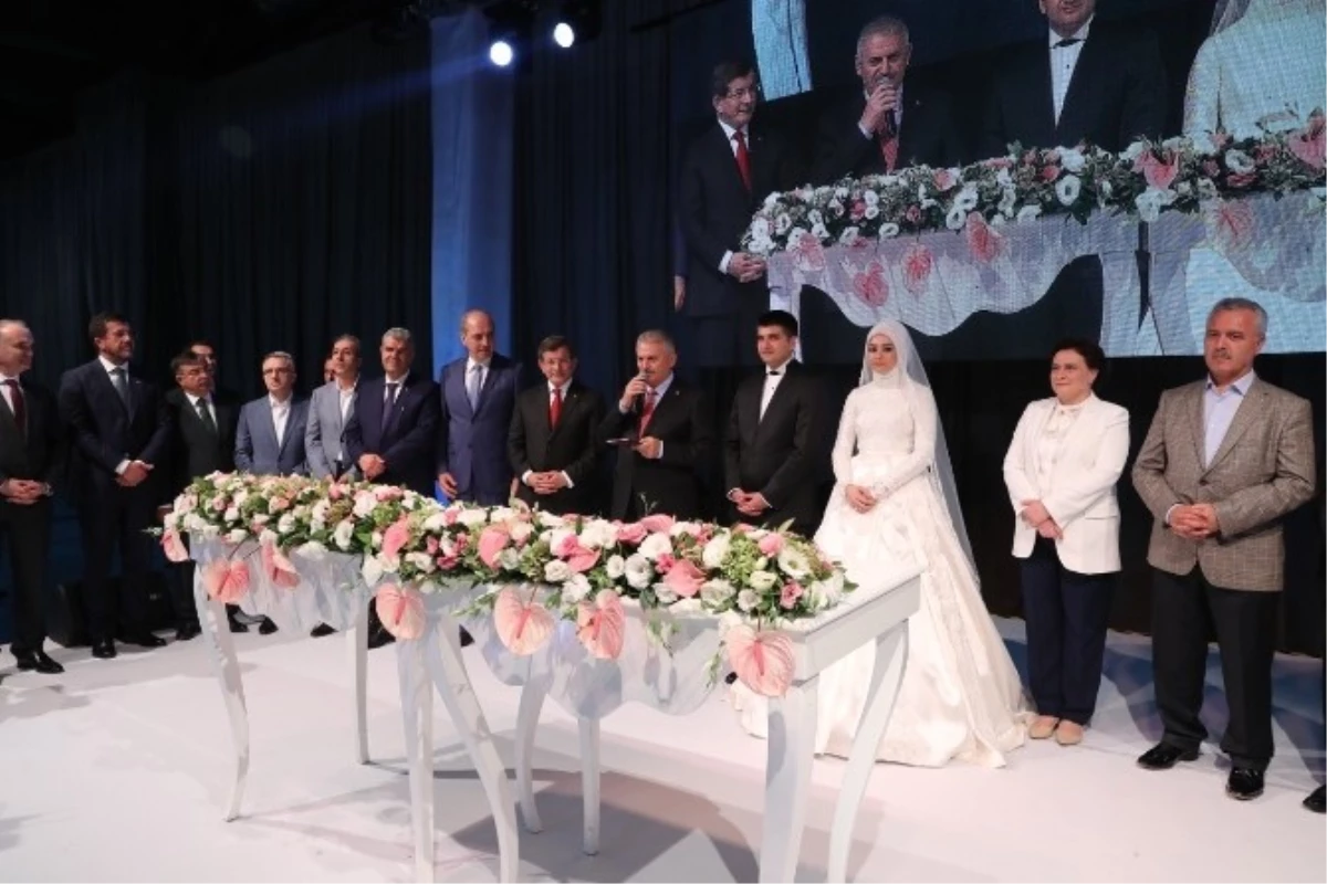 Başbakan Yıldırım, Bakan Işık\'ın Kızının Nikah Şahidi Oldu