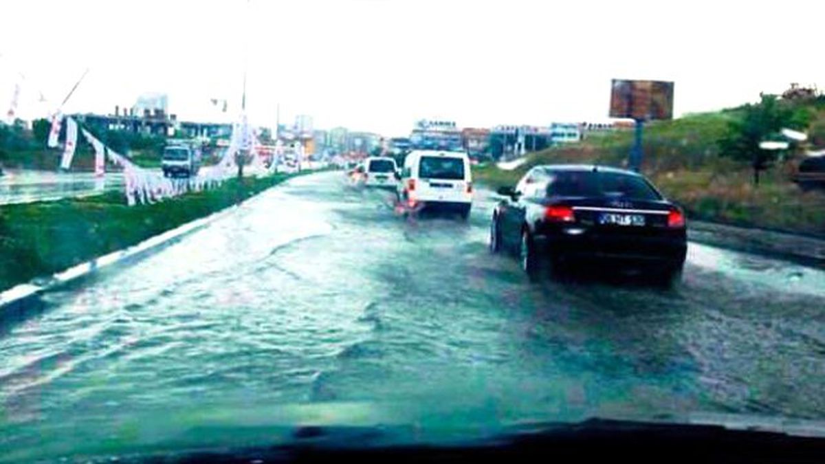 Başkent\'te Sağanak Yağmur Hayatı Olumsuz Etkiledi