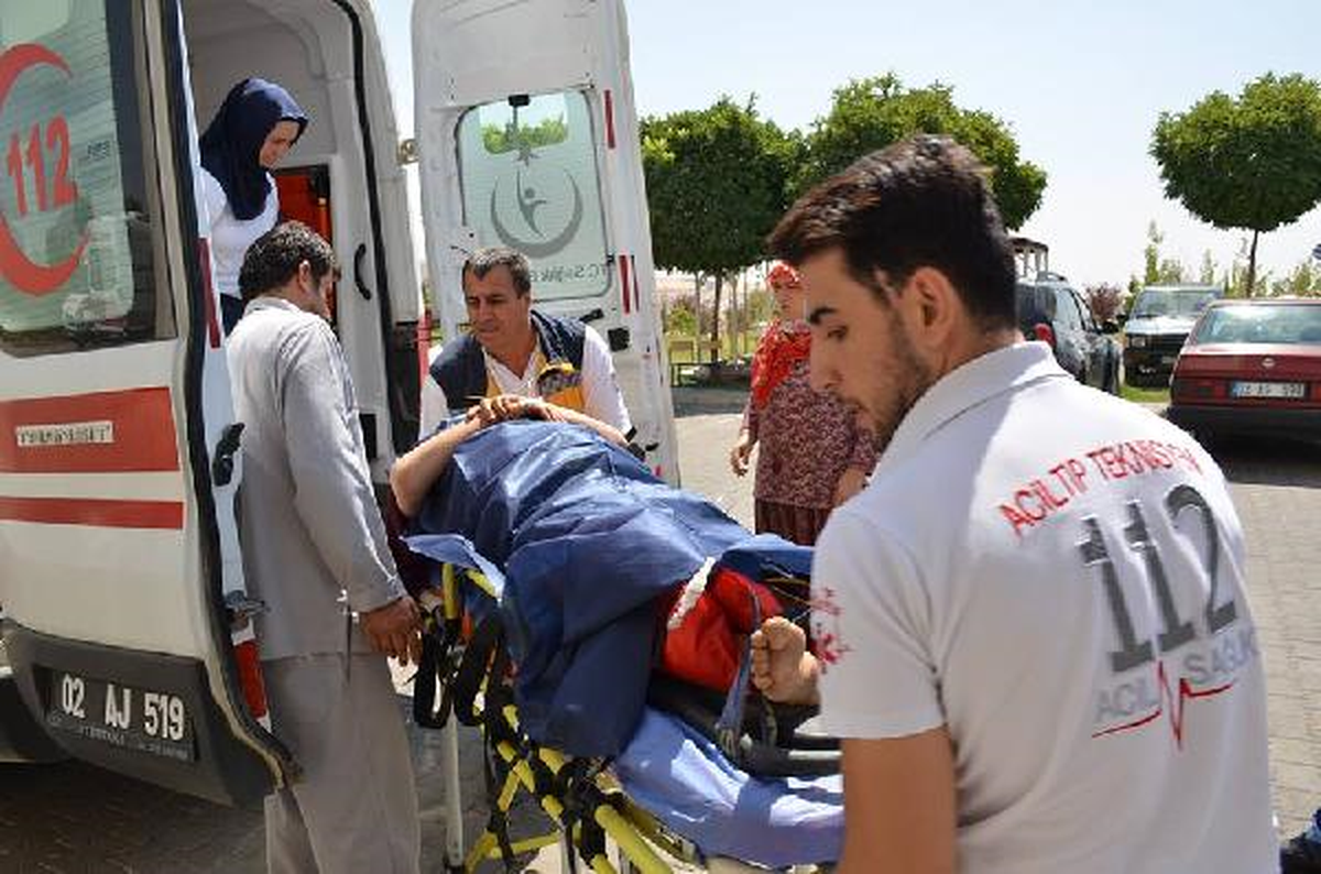 Besni\'de Traktörden Düşen Kadın Ağır Yaralandı