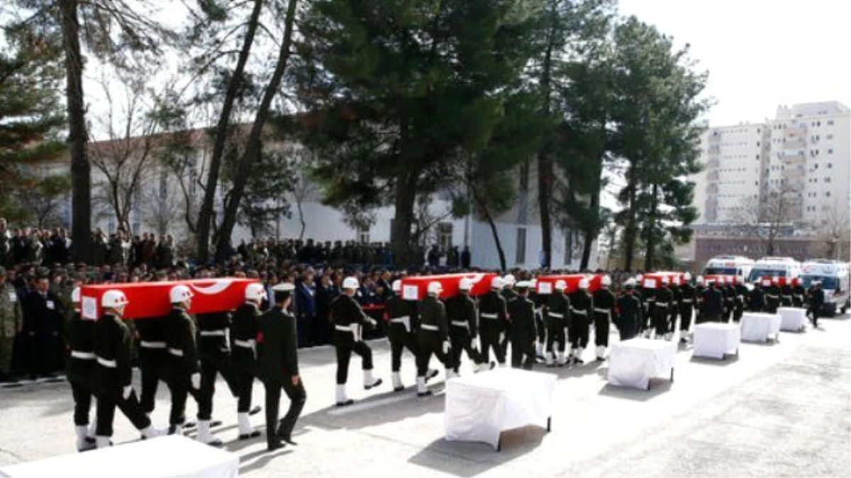 Cizre\'de Polise Bomba Yüklü Araçla Saldırı: 11 Polis Şehit, 78 Yaralı (8)
