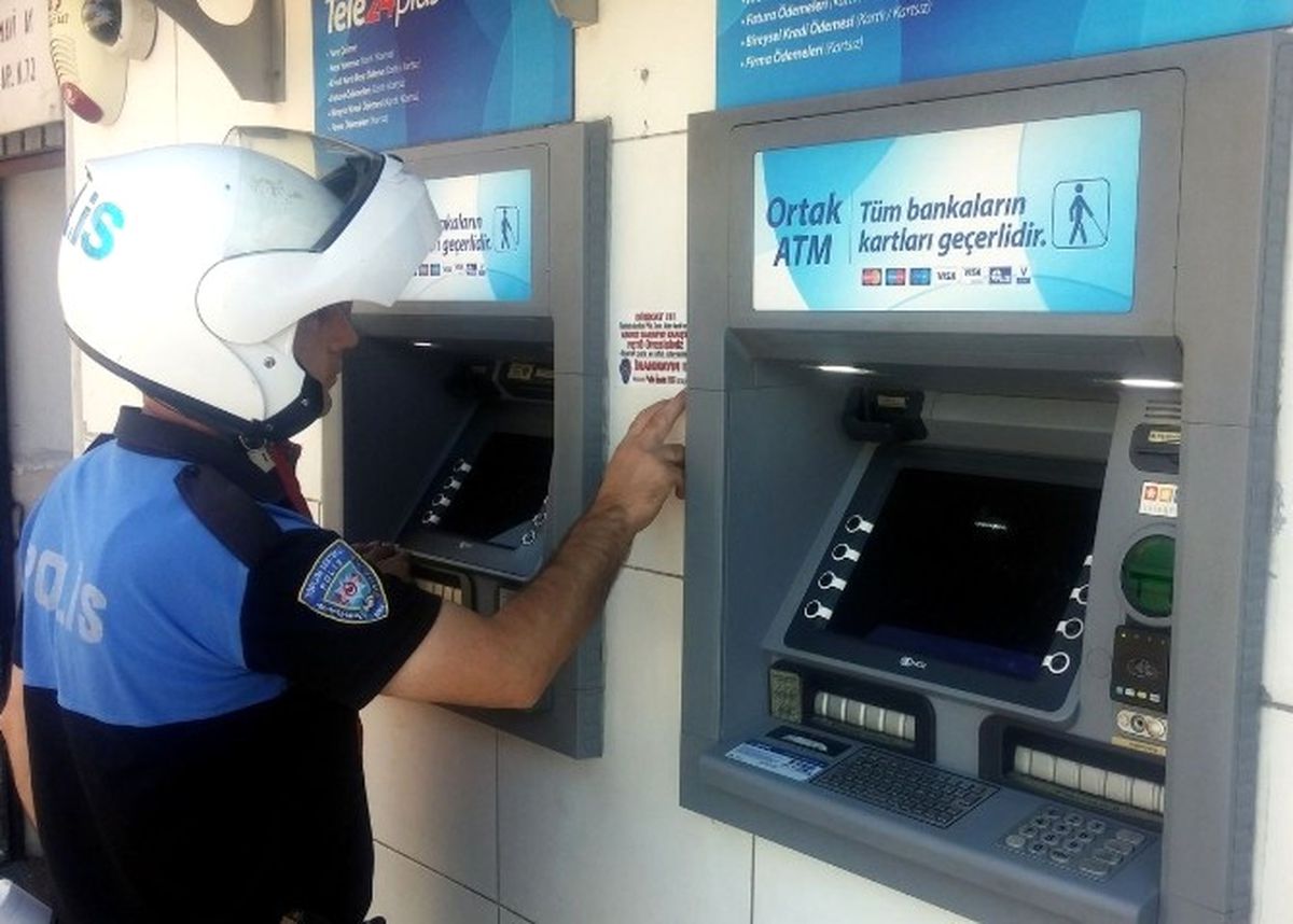 Darbe Dolandırıcılarına Afişli Tedbir