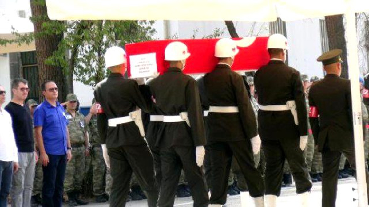 Diyarbakır\'da Şehit Astsubay İçin Tören