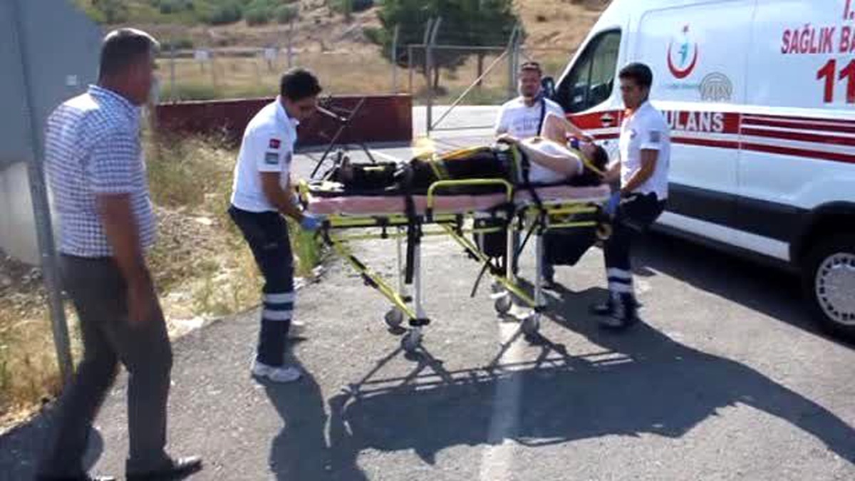 Ezine\'de Trafik Kazası: 2 Yaralı