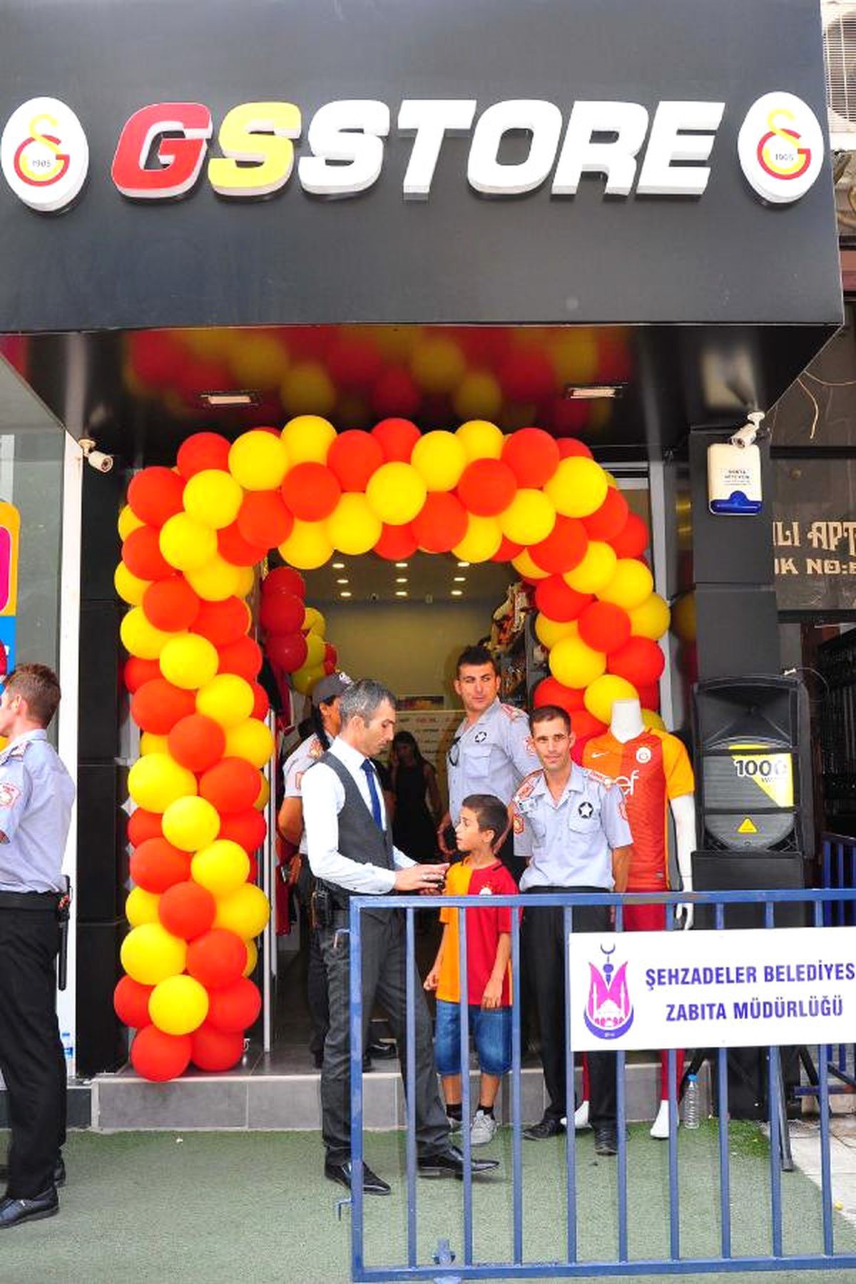 Galatasaraylı Cavanda Taraftarla Buluştu