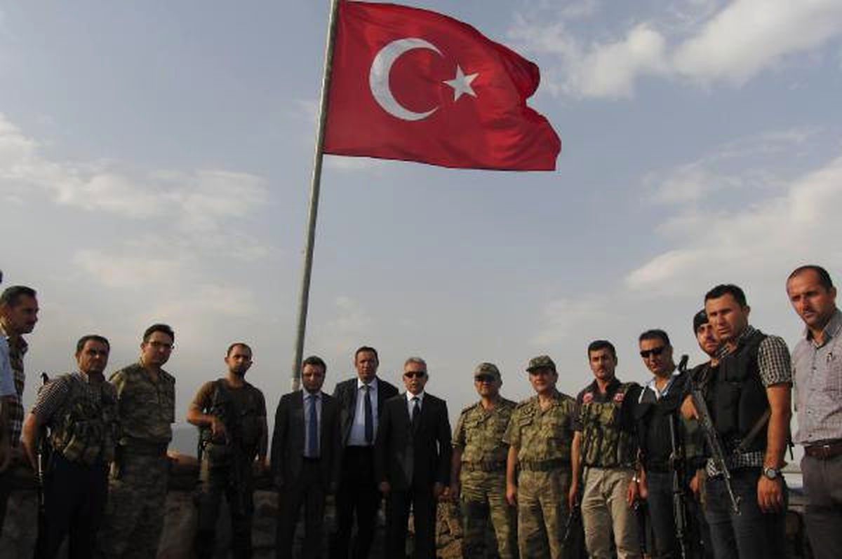 Hakkari Valisi Toprak, Sınır Birliklerini Ziyaret Etti