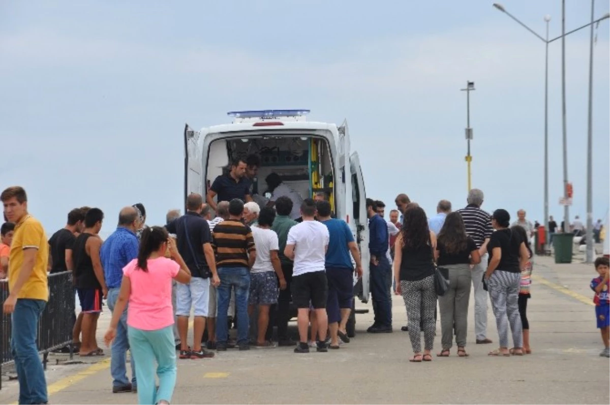 İskeleden Denize Düşen Kişiyi Vatandaşlar Kurtardı