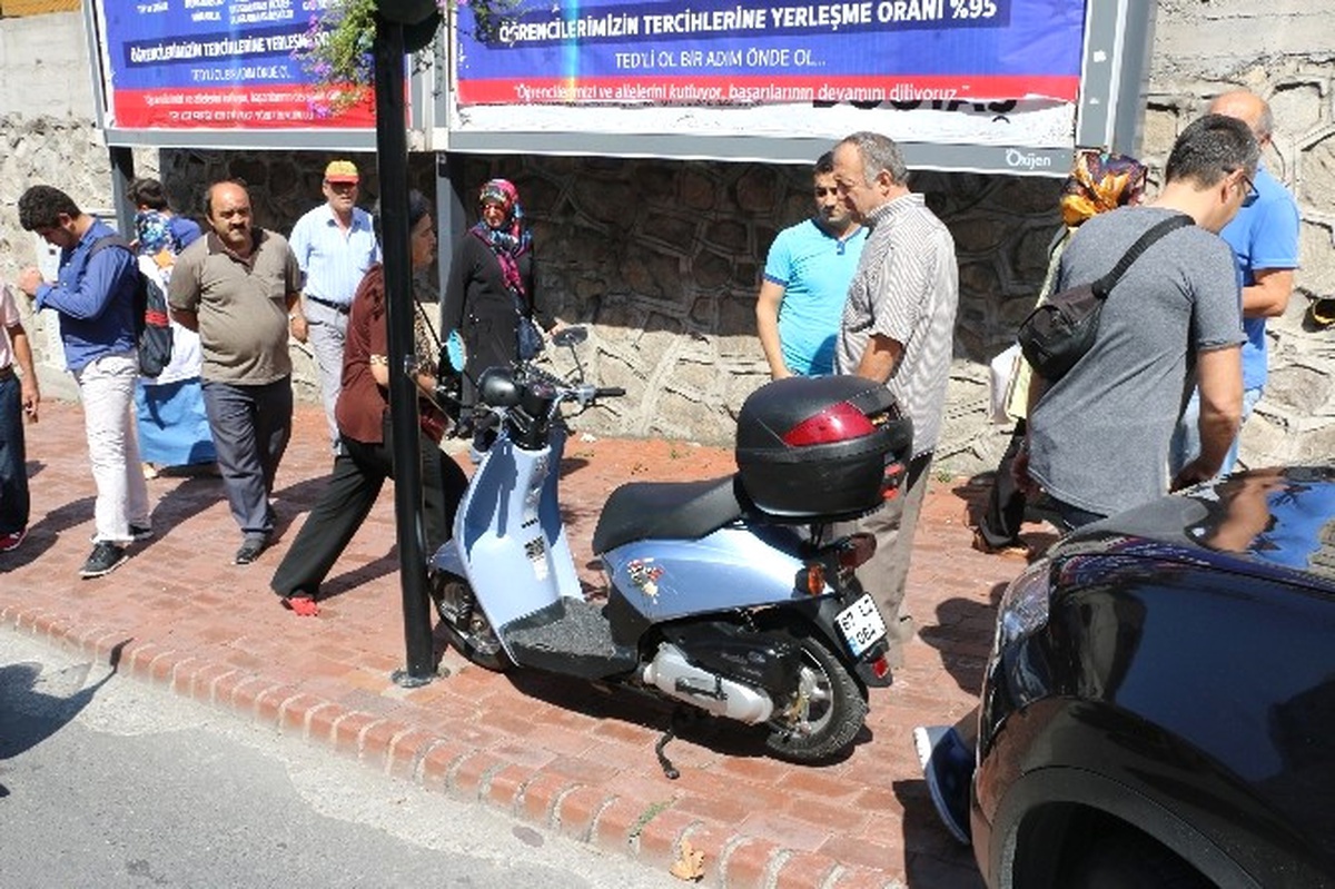 Kamyonetle Motosiklet Çarpıştı: 2 Yaralı