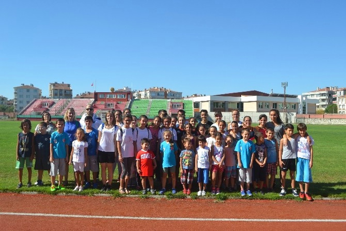 Lüleburgaz\'da Zafer Kupası Atletizm Yarışı Düzenlendi