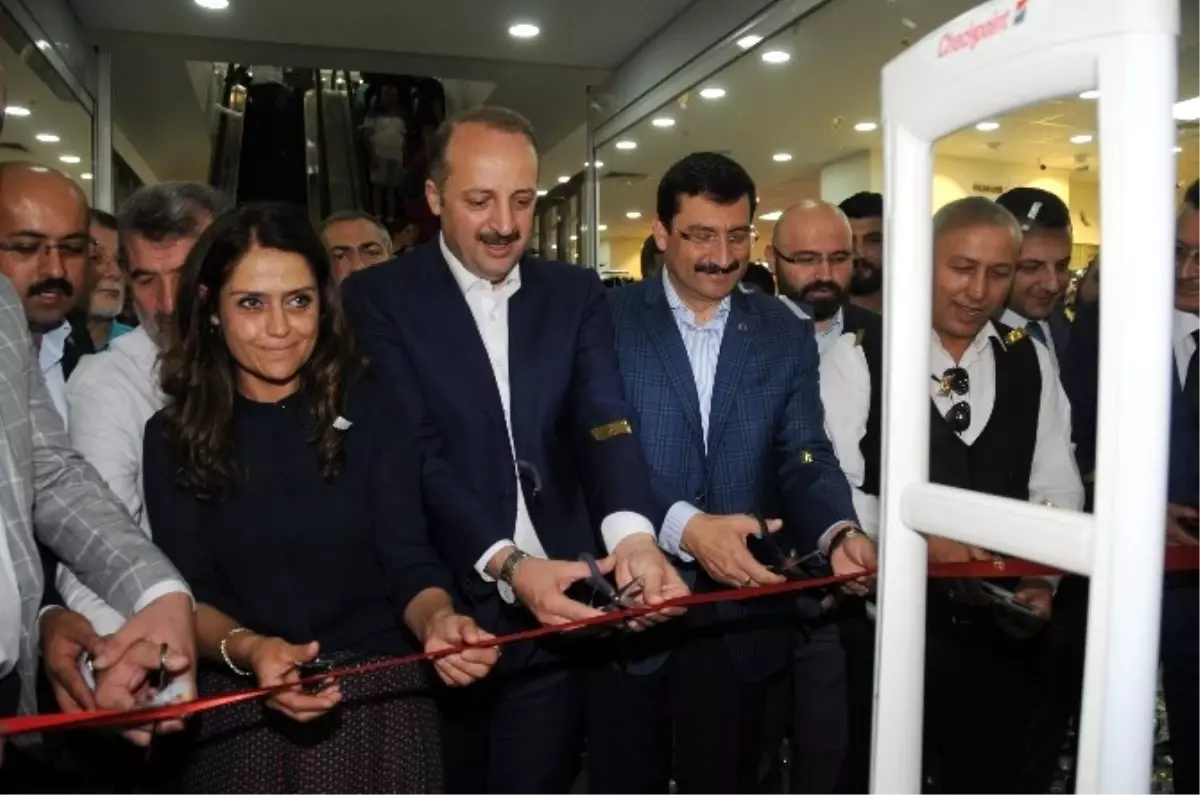 Mamak\'ta Akbaba Moda Plaza ve Sosyete Pazarı Açıldı