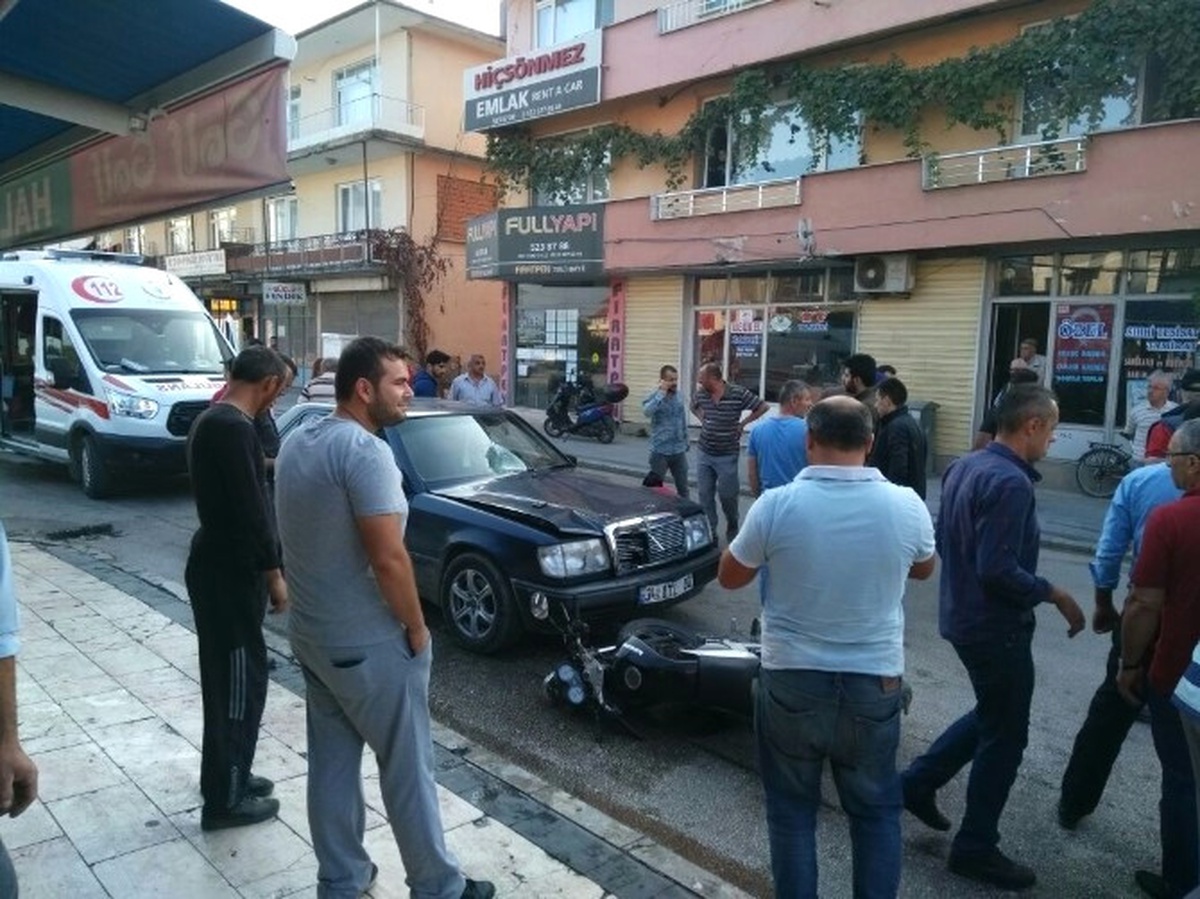 Otomobil ile Motosiklet Çarpıştı 1 Kişi Yaralandı