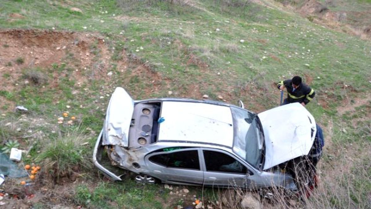 Otomobil Şarampole Devrildi: 7 Yaralı